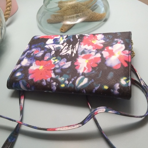 NWOT 🌸🌺Floral Print🌺🌸 Envelope Clutch w/✨Gold✨ Hardware + Crossbody Strap - Picture 3 of 5